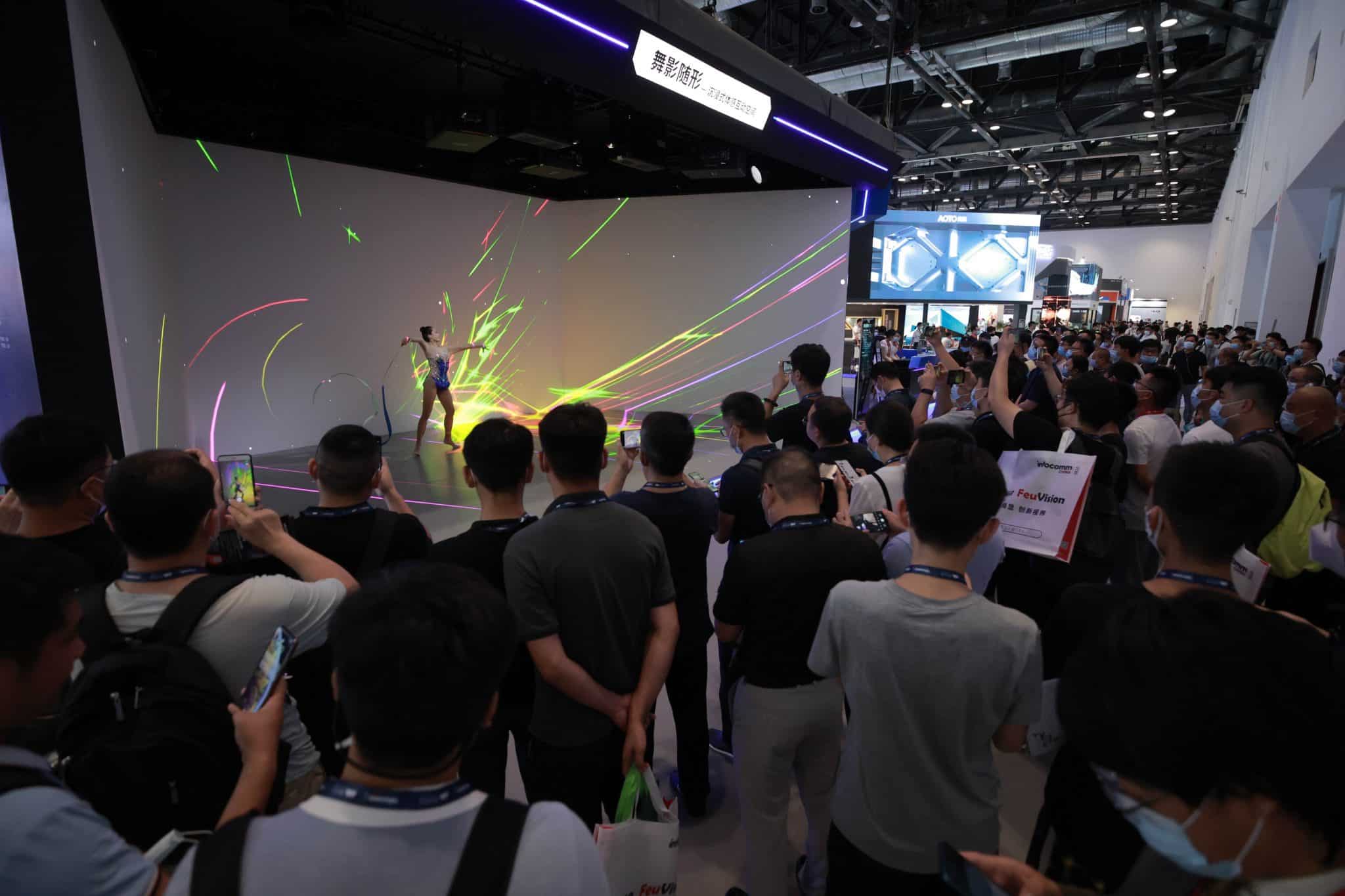 Show-Floor-Product-Demo-6-min-scaled-1.jpg
